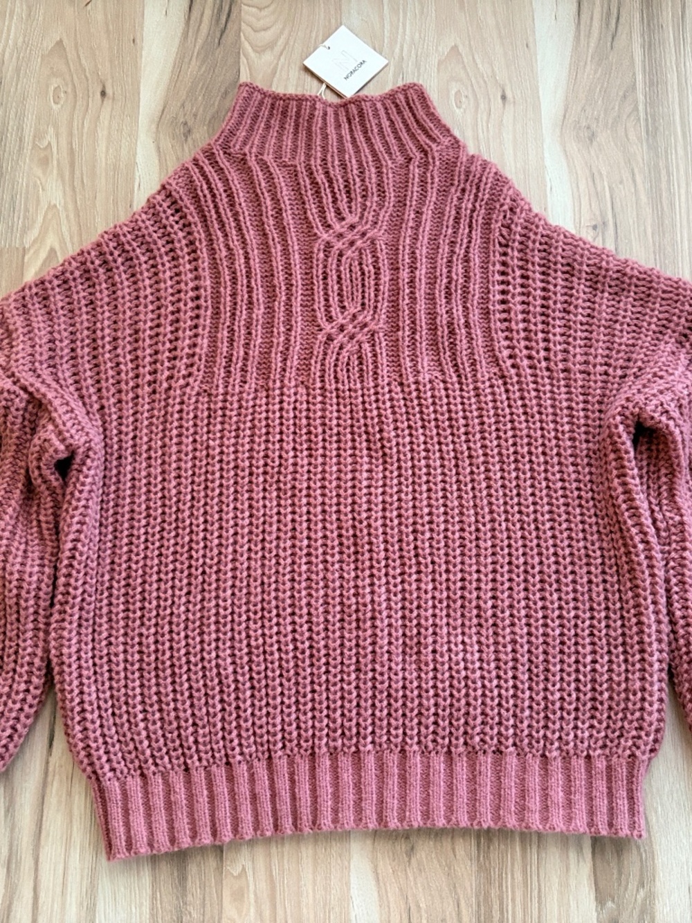 100% wool NORACORA sweater.